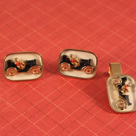 Swank Gold Tone Antique Car Tie clasp and Cuff links - Vintage 1960s - Picture 9 of 9